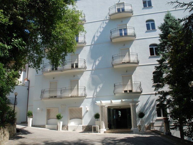 Grand Hotel Hermitage SantʼAgata sui Due Golfi Εξωτερικό φωτογραφία
